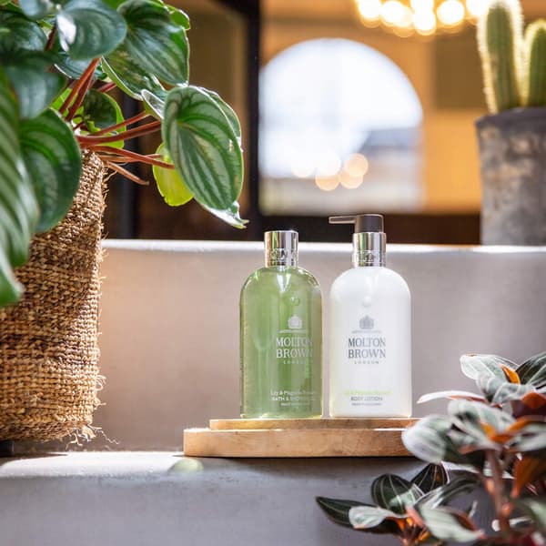 Molton Brown Lily & Magnolia duschgel 300ml