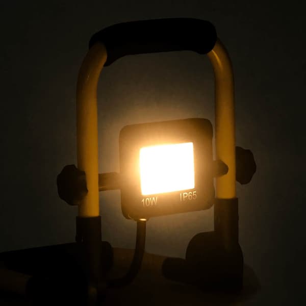 vidaXL LED-kohdevalo kiinnikkeellä, 10 W