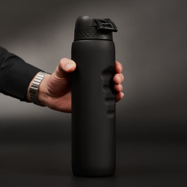 ION8 BPA-vapaa juomapullo I8RF1000BLK musta
