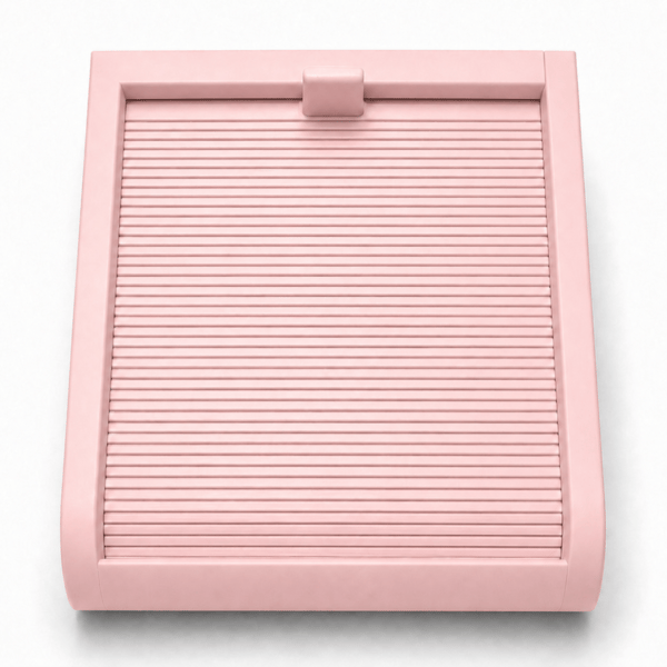 Liten rosa låda med skjutbart lock för småsaker