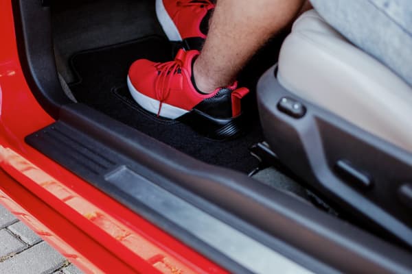Måtte til førersiden, sort til: Dodge Durango III FL SUV (2013-2020)