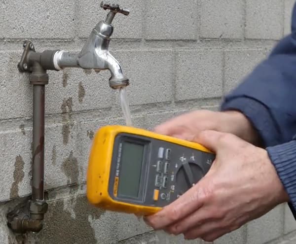 Fluke handhållen digital multimeter universella displaytestkablar