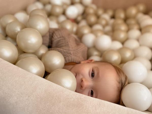 Fløjlsblød beige skumlegekile