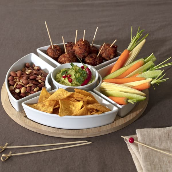 Runt snackset på en bricka