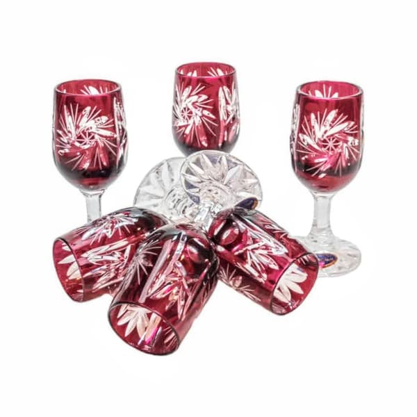 Rubinfärgade kristallglas med vodka 25 ml