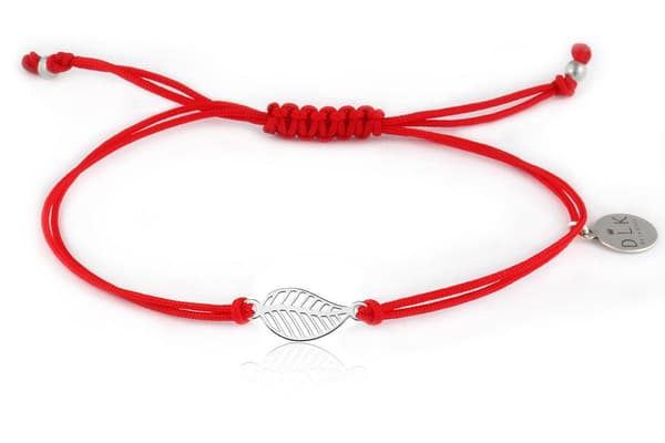Rød snor med sølvblad armbånd