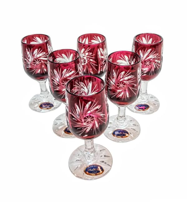 Rubinfärgade kristallglas med vodka 25 ml