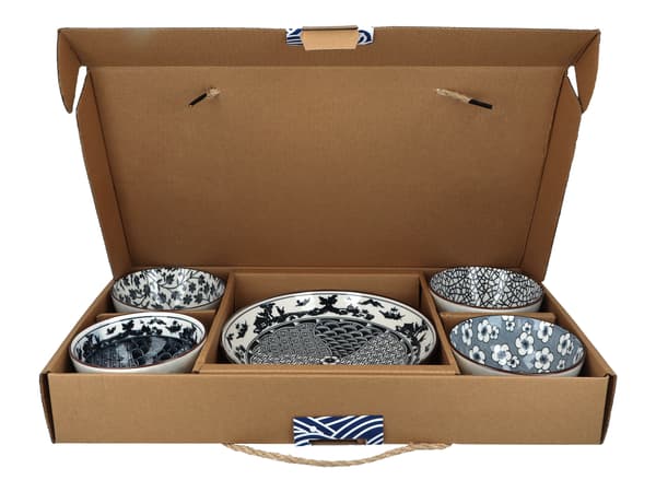 Set med 4 skålar + tallrik