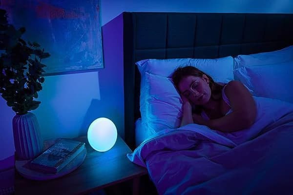 LED-yölamppu RGB-valaistusväriterapia