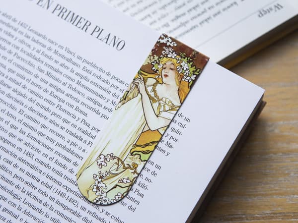Carmani, magnetisk bogmærke - Alfons Mucha/De fire årstider, forår