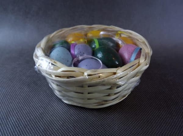Set med 16 ägg i en rottingkorg - 12x5,5 cm