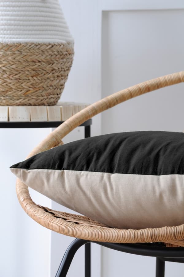 DUO-tyyny 50x50 musta vaalea beige