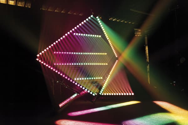 Showtec Phantom 1220 Zoombar - Rörlig LED-remsa