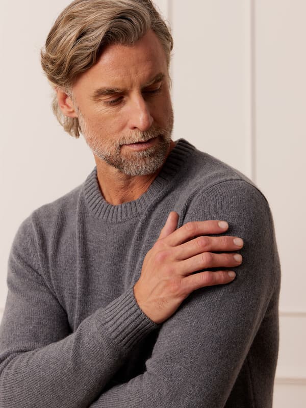 GRÅ RUCKER SWEATER L