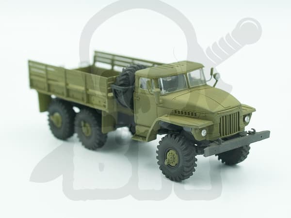 ICM72711 URAL-375D hærlastbil 1:72