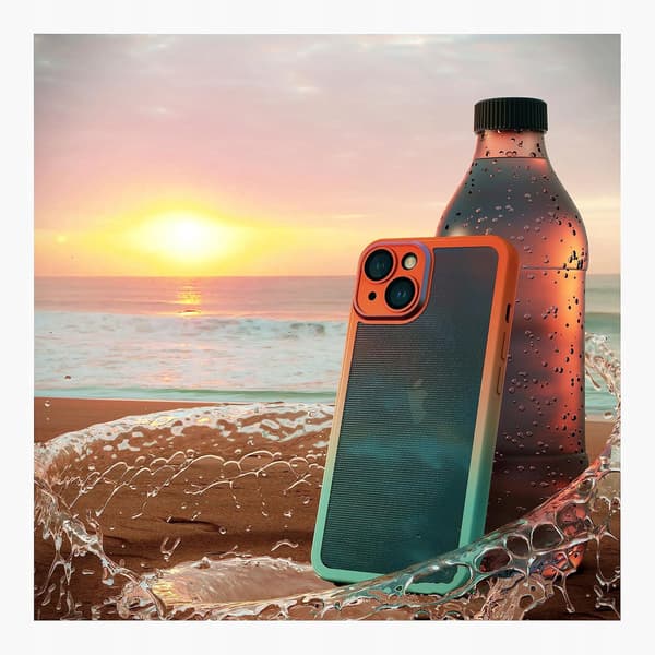 iPhone 14 Plus cover med pansret mønster i sort og orange