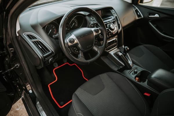 Velourmåtter med rød kant til: Jaguar E-Pace SUV (2017-)
