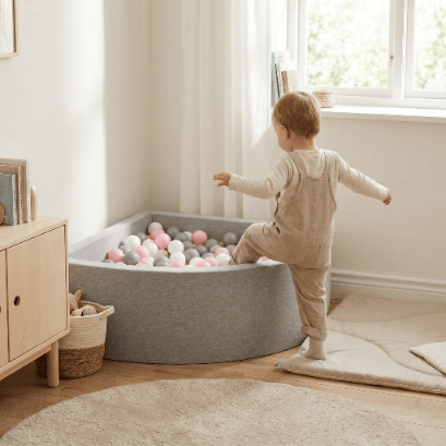 KiddyMoon torr triangulär pool med bollar 7 cm ljusgrå: vit-grå-mint 90x30 cm/300 bollar skumpoolleksak
