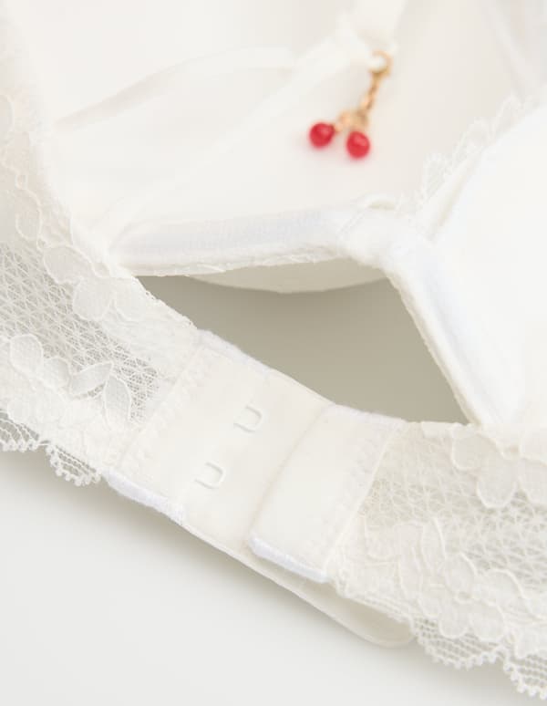 Härlig Cherry Bloovii Push-Up-BH | Kräm 75D