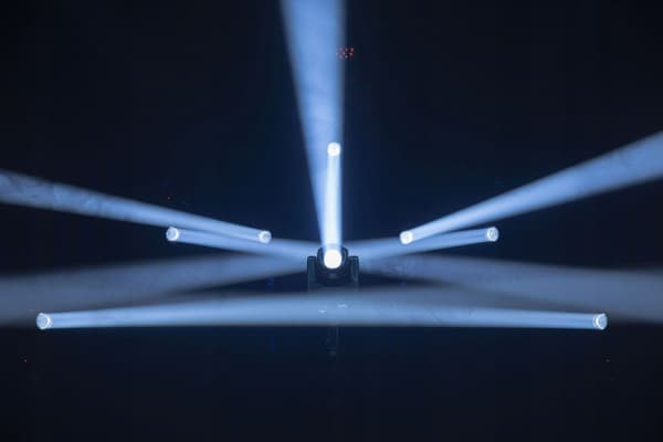 Showtec Shark Beam One - Beam rörligt huvud