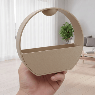 Beige urtepotte med vandingssystem til planter med stenlook