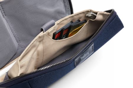 Bellroy Tech Kit - Mobiltilbehørsorganisator (Marineblå)