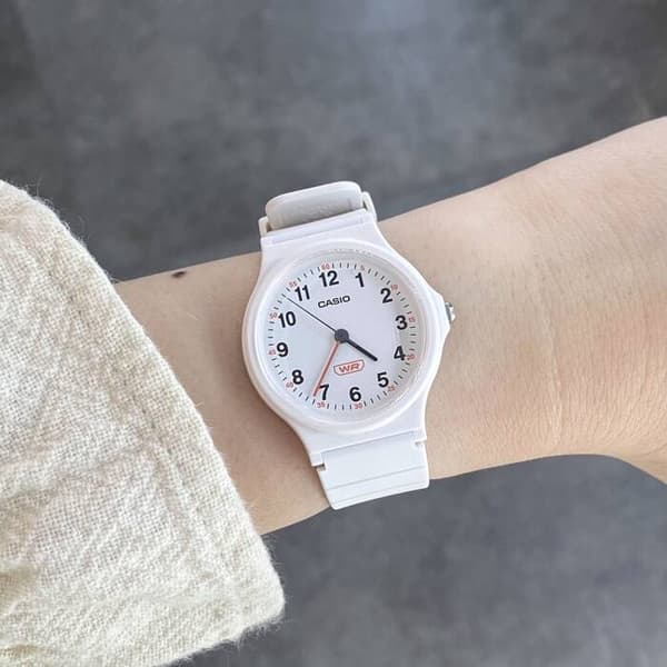 Naisten kello Casio LQ-24B-7BDF + laatikko