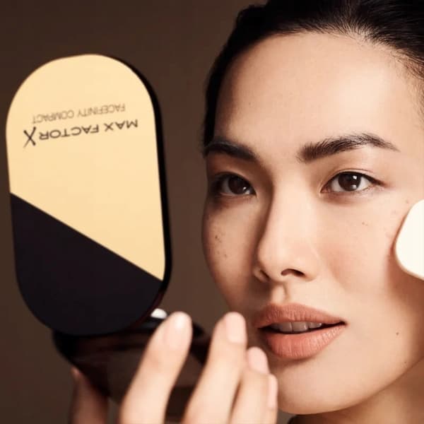 Max Factor Facefinity Compact SPF20 Foundation 040 Cremet Elfenben