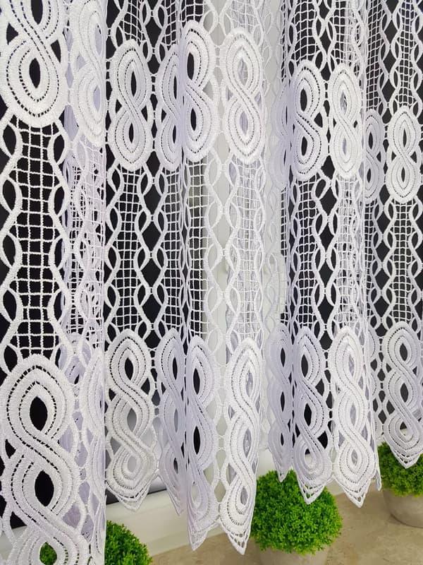 Guipuregardin med moderne accent 300 cm