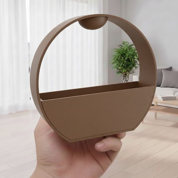 Brun urtepotte med vandingssystem til planter med stenlook