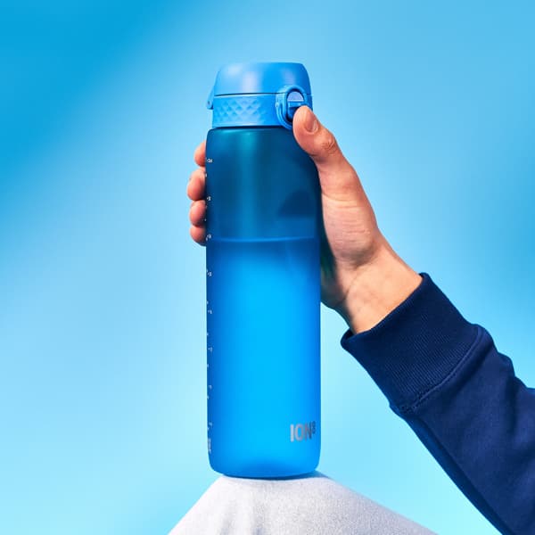 ION8 BPA-vapaa juomapullo I8RF1000BLU sininen