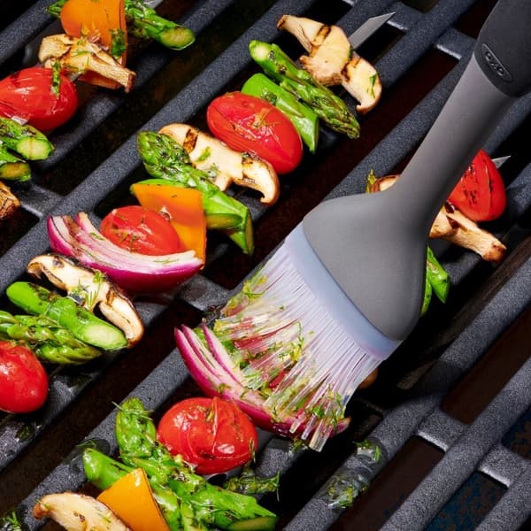 Silikon grillborste, gråröd / OXO