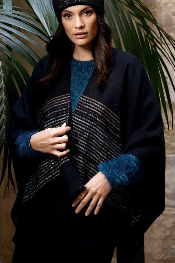 LUMINESCERANDE PONCHO med fransar