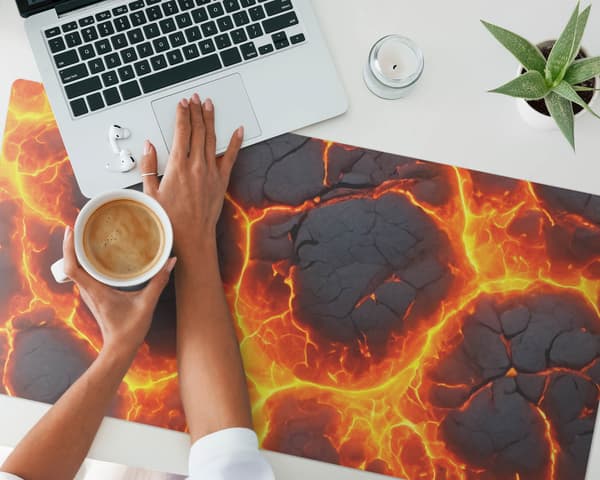 Lava Cracks skriveunderlag til grafiske designere 100x50 cm