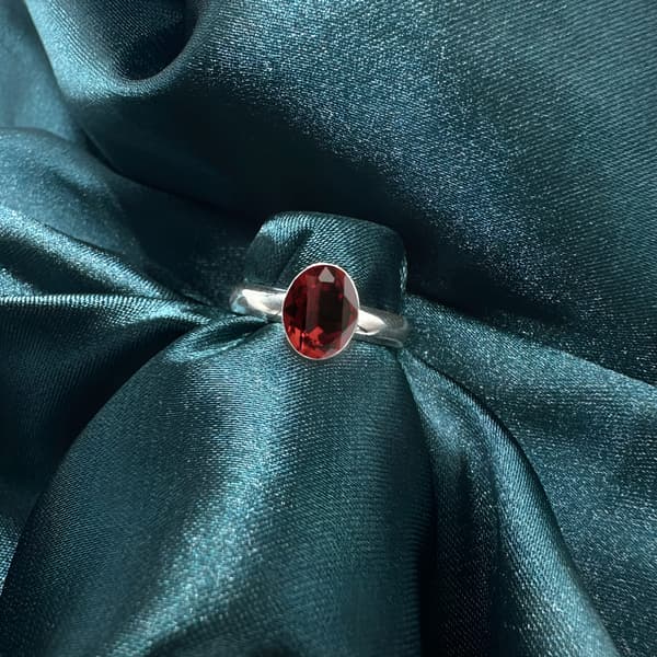 Silverring med märkeskristall - Siam - Silver 925 - Damring Silver 925 Universal