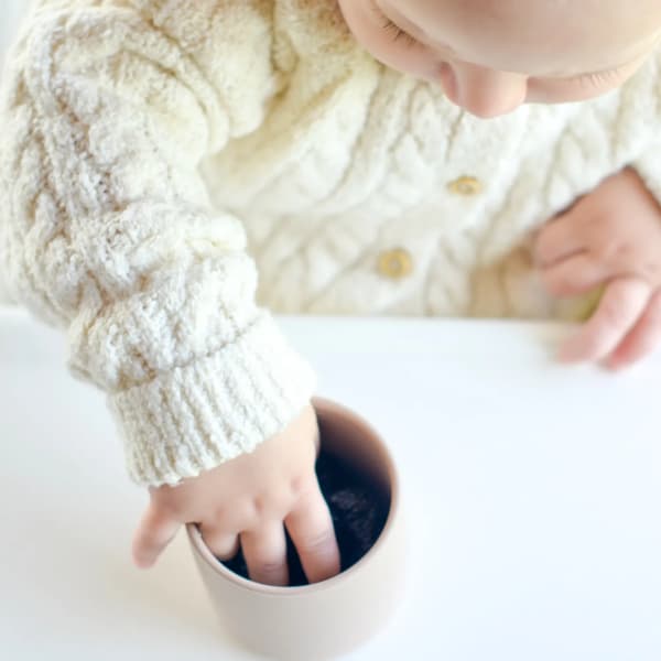 Silikonmugg för barn 180 ml 6m+ MinikOiOi Beige