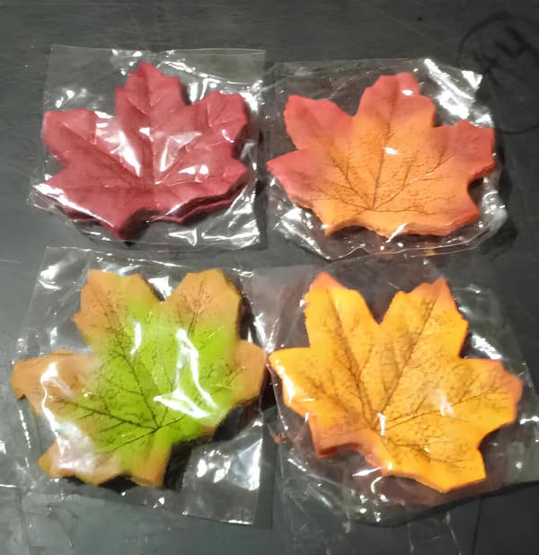 Höstlönnlöv för pyssel 8x8 cm set med 200 st
