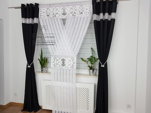 Dekorativ panel med strass och öppningar 250 cm
