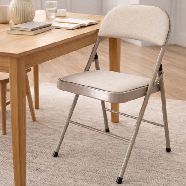 Hopfällbar metallstol med beige klädsel