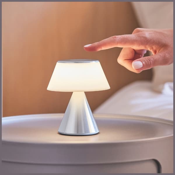 Lexon Luma M LED-lampa i silver