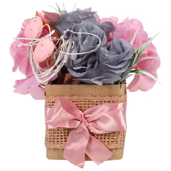 Rosa påskeblomlåse med æg og kunstige blomster
