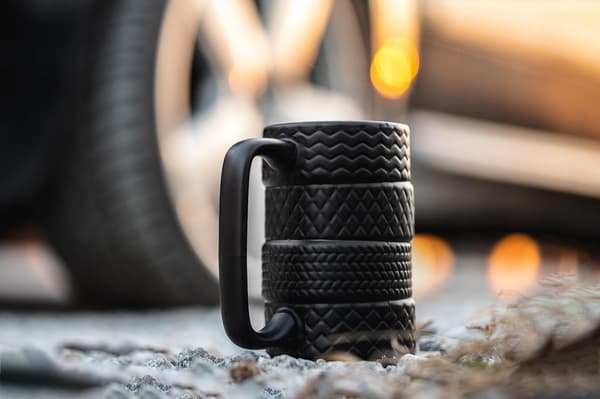 Keraaminen TIRE-muki