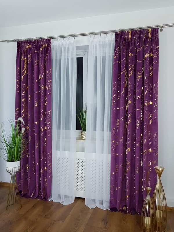 Samettiverho violetilla marmorikuviolla