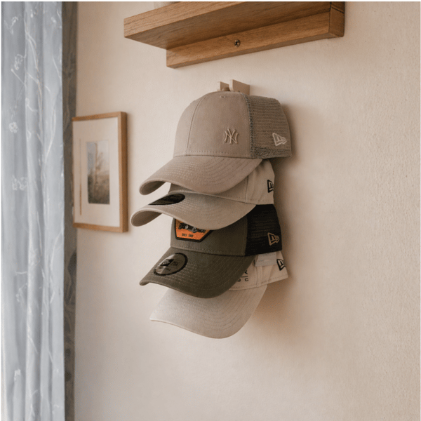 Beige baseballkasketholder vægophæng