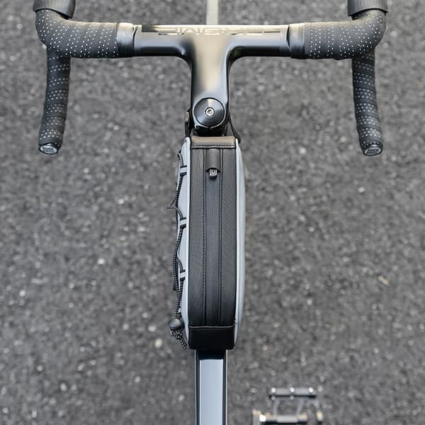 Rammonterad cykelväska 0,9 l - silver