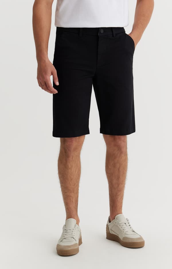 Sorte shorts med smal pasform 30