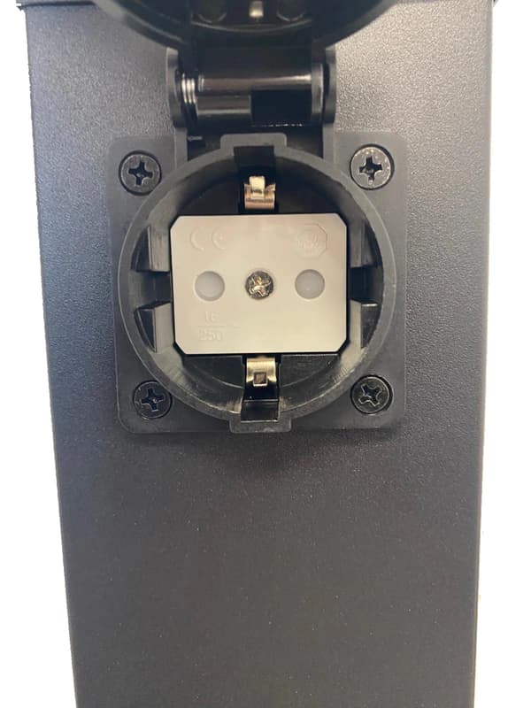Puutarhapistorasia 2x230V maadoituksella IP44 30cm musta