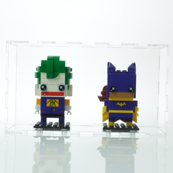 Kahden lego brickheadz-hahmon vitriini suojaa pölyltä ja UV-säteilyltä