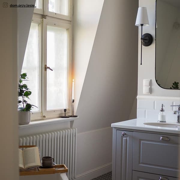 BASIC Svart VIT vägglampa - smal