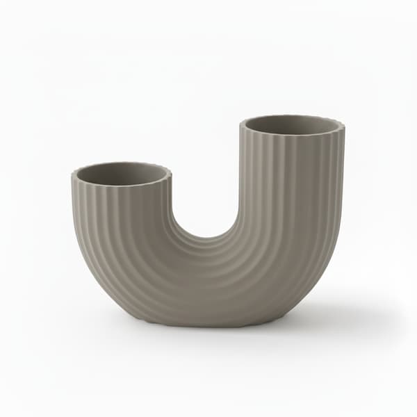 Moderne, minimalistisk grå vase i U-form med elegant form